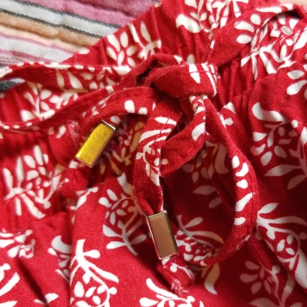 Floral print Red Drawstring Shorts - Picture 5 of 6